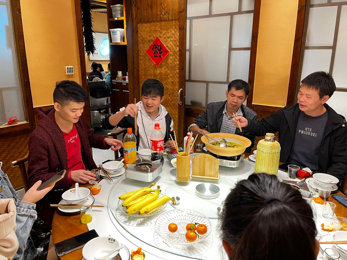 1638780784114601.jpg 震儀聚餐 | 因為敬業,才有服務水平不斷提升和行業中的口碑