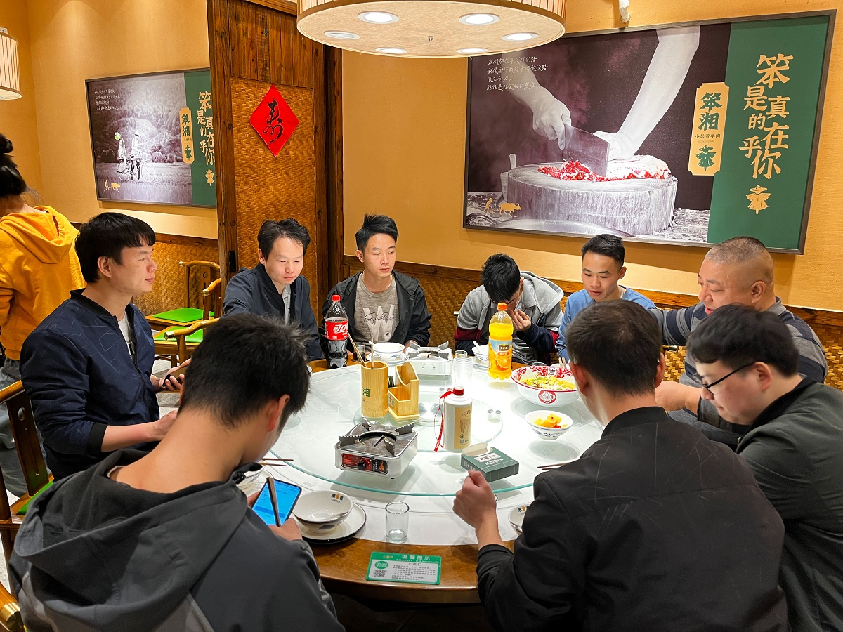 1638780784203662.jpg 震儀聚餐 | 因為敬業,才有服務水平不斷提升和行業中的口碑