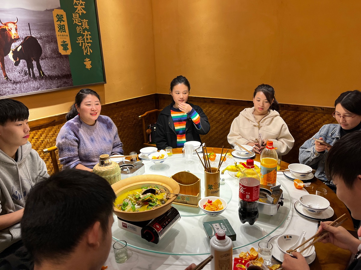 1638780784283678.jpg 震儀聚餐 | 因為敬業,才有服務水平不斷提升和行業中的口碑