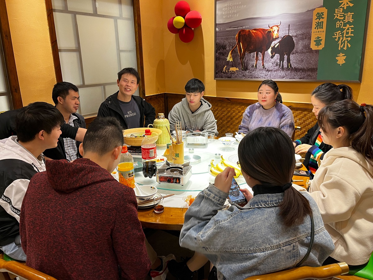 1638780784639530.jpg 震儀聚餐 | 因為敬業,才有服務水平不斷提升和行業中的口碑