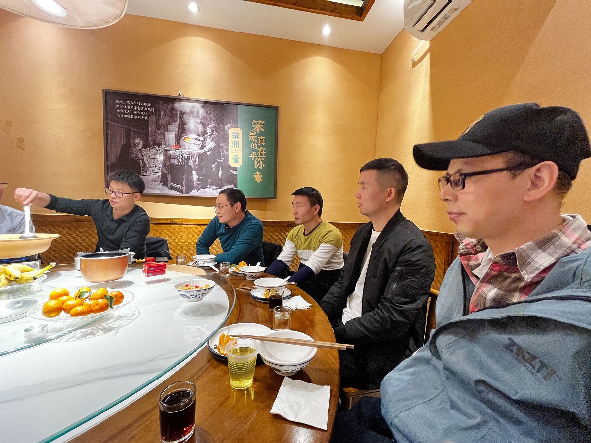 1638780785162690.jpg 震儀聚餐 | 因為敬業,才有服務水平不斷提升和行業中的口碑