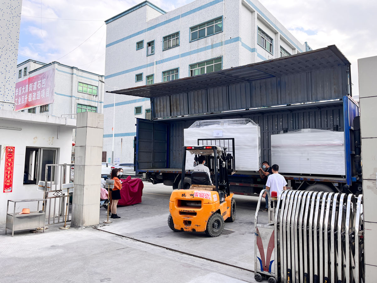 1646984556124226.jpg 2022.3.10廣東震儀智能裝備股份有限公司AF線性等離子噴涂鍍膜整線設(shè)備出貨現(xiàn)場(chǎng)