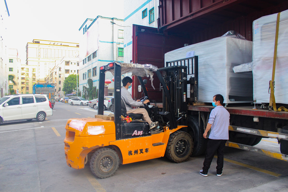 1646984556163690.jpg 2022.3.10廣東震儀智能裝備股份有限公司AF線性等離子噴涂鍍膜整線設(shè)備出貨現(xiàn)場(chǎng)