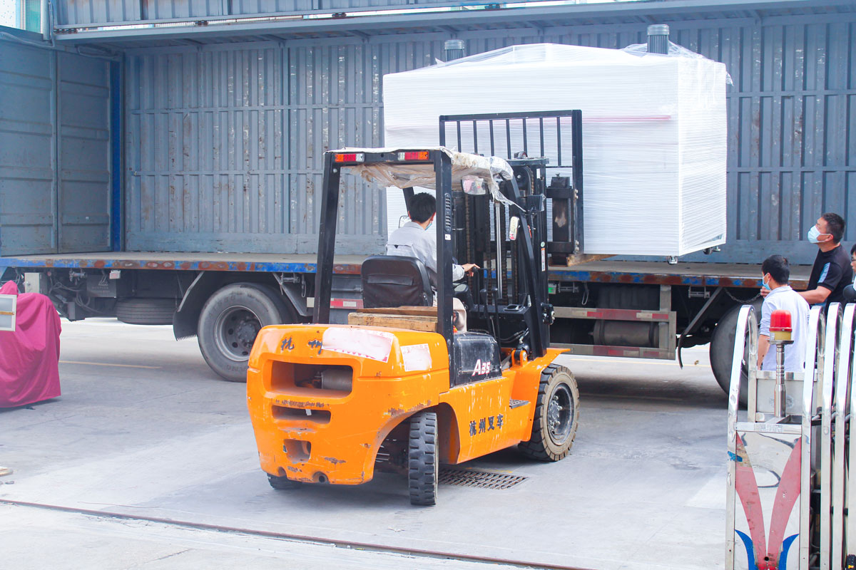 1646984556178005.jpg 2022.3.10廣東震儀智能裝備股份有限公司AF線性等離子噴涂鍍膜整線設(shè)備出貨現(xiàn)場(chǎng)