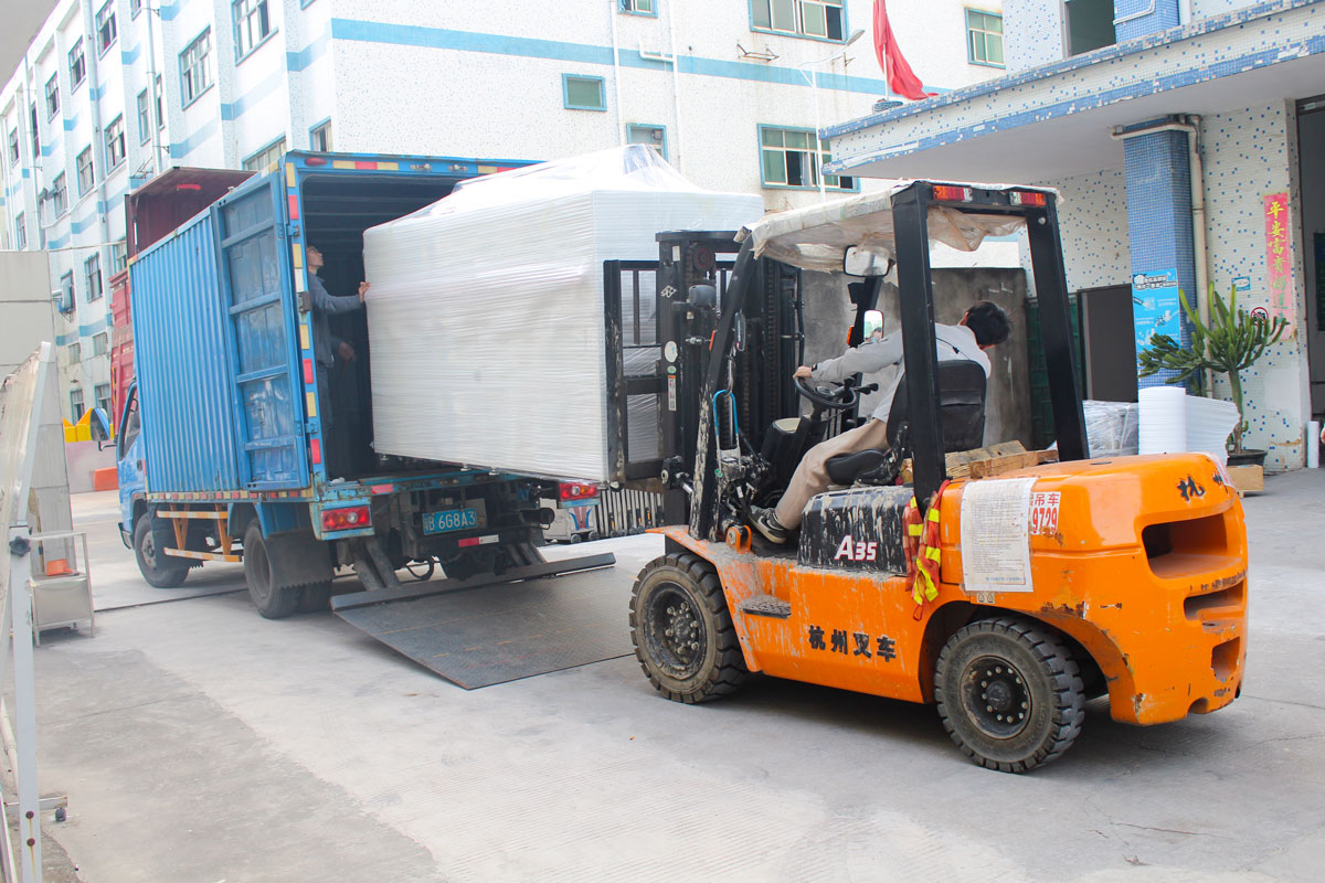 1646984556686890.jpg 2022.3.10廣東震儀智能裝備股份有限公司AF線性等離子噴涂鍍膜整線設(shè)備出貨現(xiàn)場(chǎng)