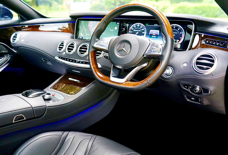 The application of anti-fingerprint and anti-glare technology to the vehicle panel market's pain point is a new trend in the vehicle multi-screen process. The application of anti-fingerprint and anti-glare technology to the vehicle panel market's pain point is a new trend in the vehicle multi-screen process.