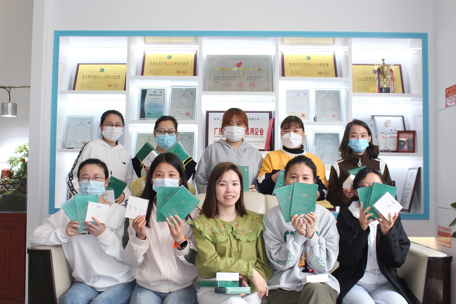 3·8女神節 | 震儀股份祝所有女神永遠笑靨如花，一生不減芳華！