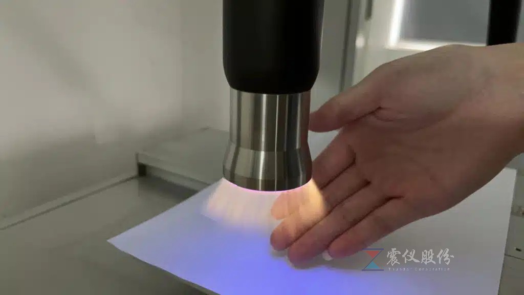 ?震儀防指紋油噴涂機發展前景不可估量？