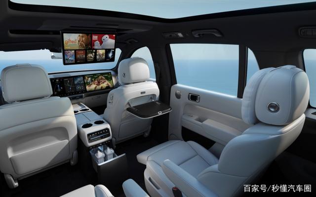 飛凡汽車Martin Kropp選擇防指紋、抗炫目、降低反射光的AMOLED柔性屏