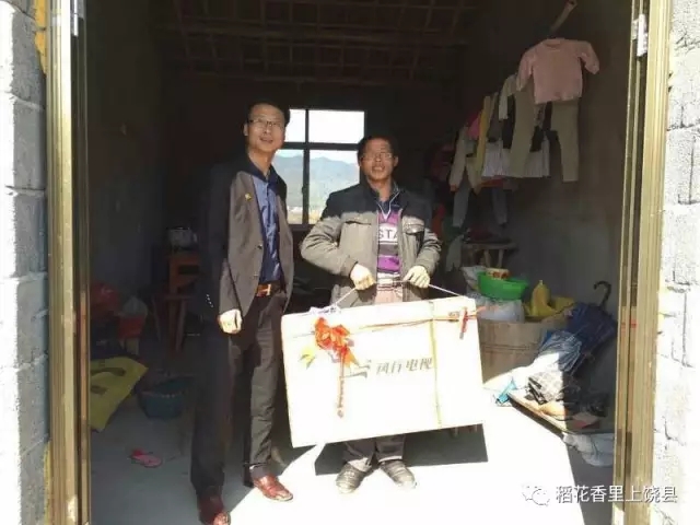 創(chuàng)業(yè)青年返鄉(xiāng)慰問困難群眾