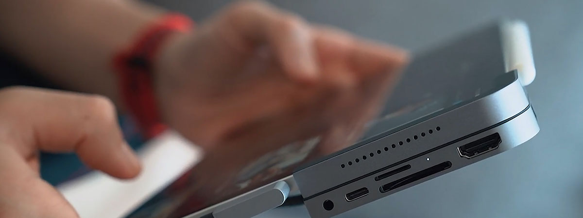 為保“屏”安,他們在一塊玻璃上“卷”起來!