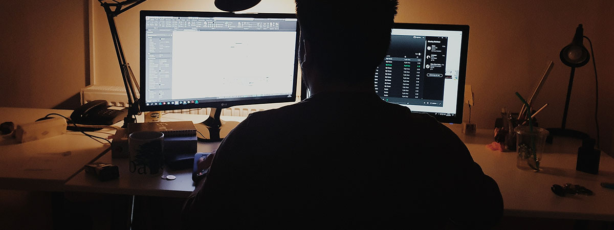 應用于紅外顯示屏生產的保護油噴涂鍍膜設備成本高嗎?