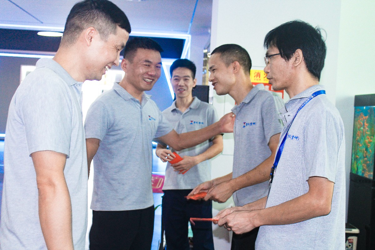 震儀股份“9月份月度會議”表彰優秀員工，喜迎國慶